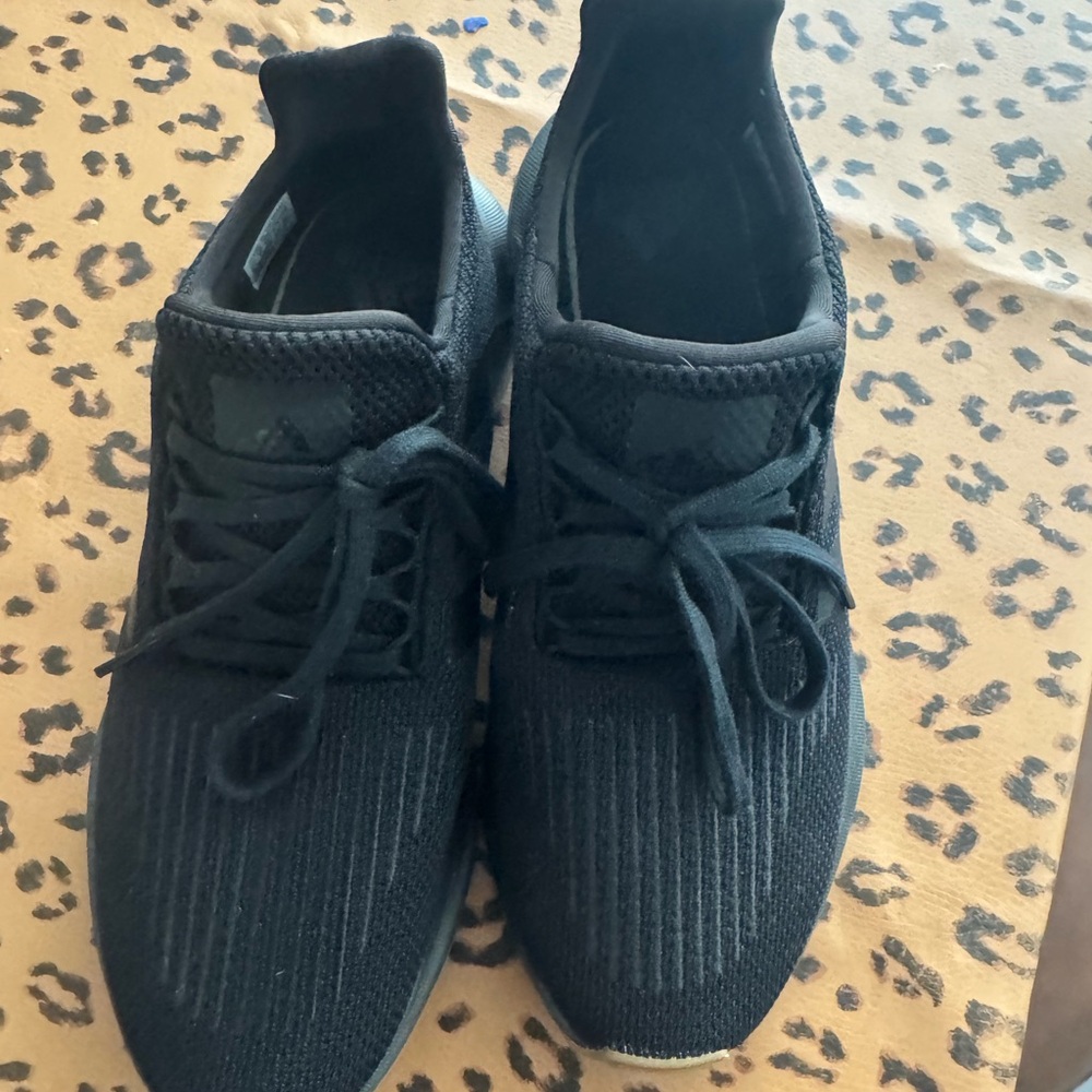 SWIFT RUN 1.0 SHOES Men's Black Knit Lace-Up Sneakers